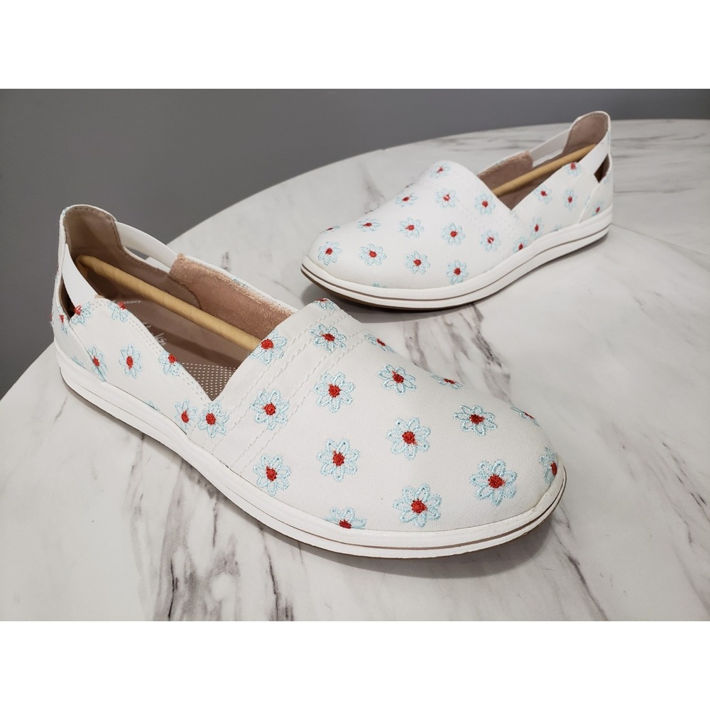 NEW NO BOX 9 NARROW Clarks Cloudsteppers Canvas Slip-Ons Breeze Step White Daisy